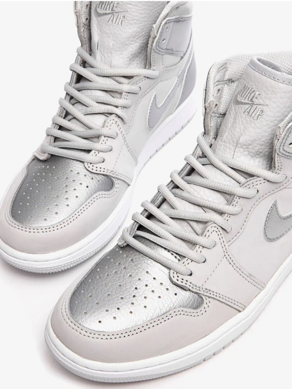 Nike Mens/Women's Air Jordan 1 OG High-Top Sneakers in Silver and Light Gray
